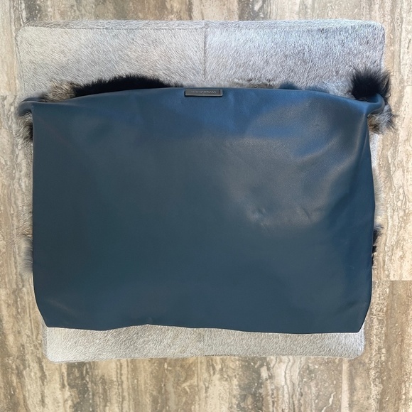 BCBG MAXAZRIA CLUTCH BAG NEW WITH TAGS - Picture 2 of 5